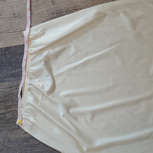 Vintage Deera cream lace detail half slip nylon size M - Picture 3 of 5